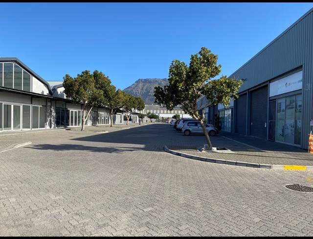 298M² RETAIL TO LET IN TOKAI